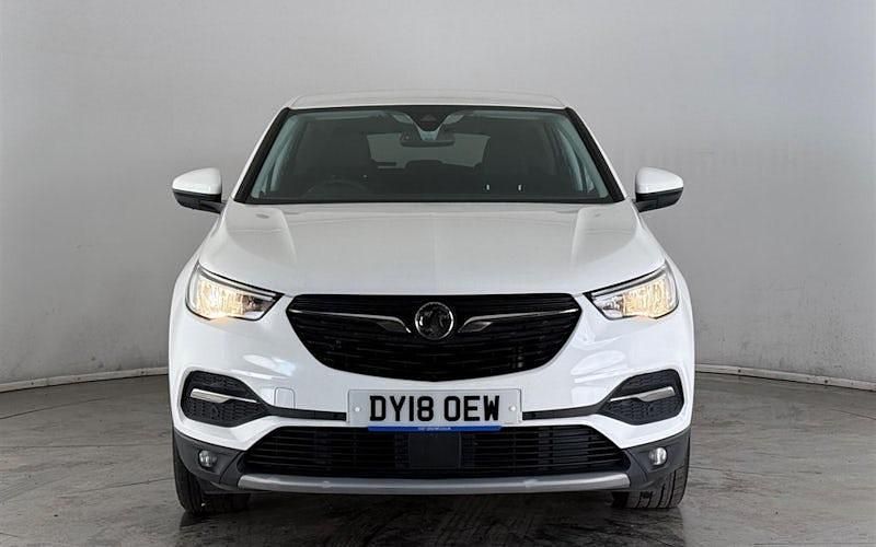 Used Vauxhall Grandland X Sport 120 HP (88 kW) 2018 White SUV