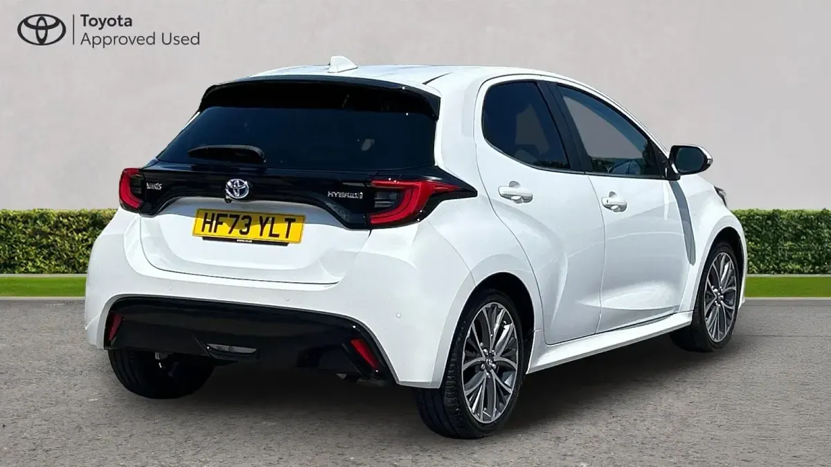 Used Toyota Yaris 116 HP (85 kW) 2023 Glacier white❄️ Hatchback