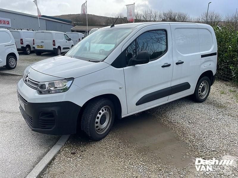Używany Citroën Berlingo 100 KM (73 kW) 2023 Biały Minivan
