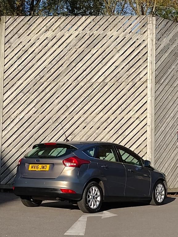 Used Ford Focus Titanium 125 HP (91 kW) 2016 Brown Hatchback
