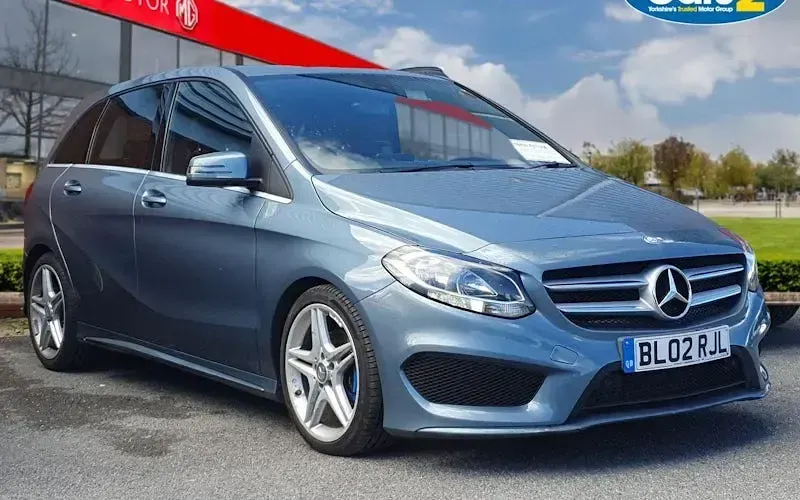 Usado Mercedes B180 AMG line 109 CV (80 kW) 2015 Monovolumen