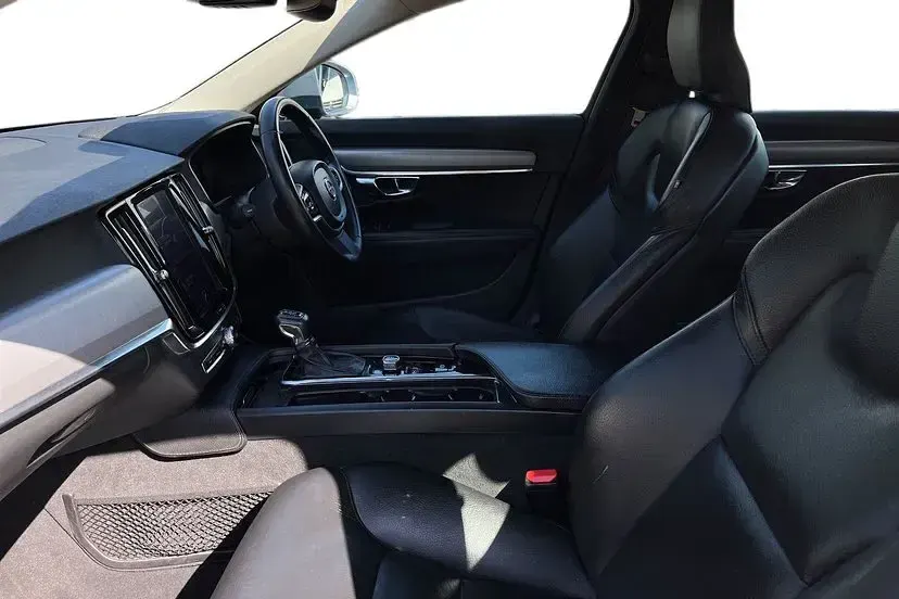Used Volvo V90 Momentum 187 HP (137 kW) 2019 Mussel blue Estate