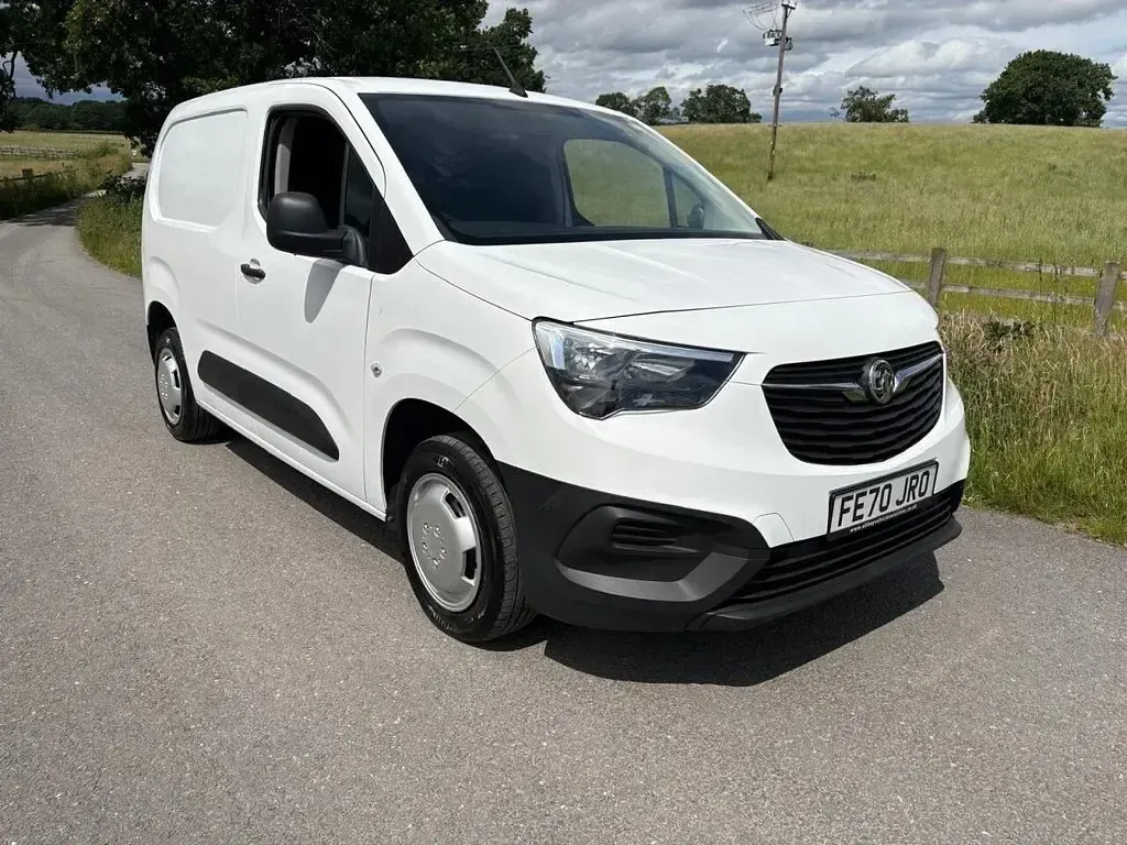 Used Vauxhall Combo Edition 100 HP (73 kW) 2020 White MPV