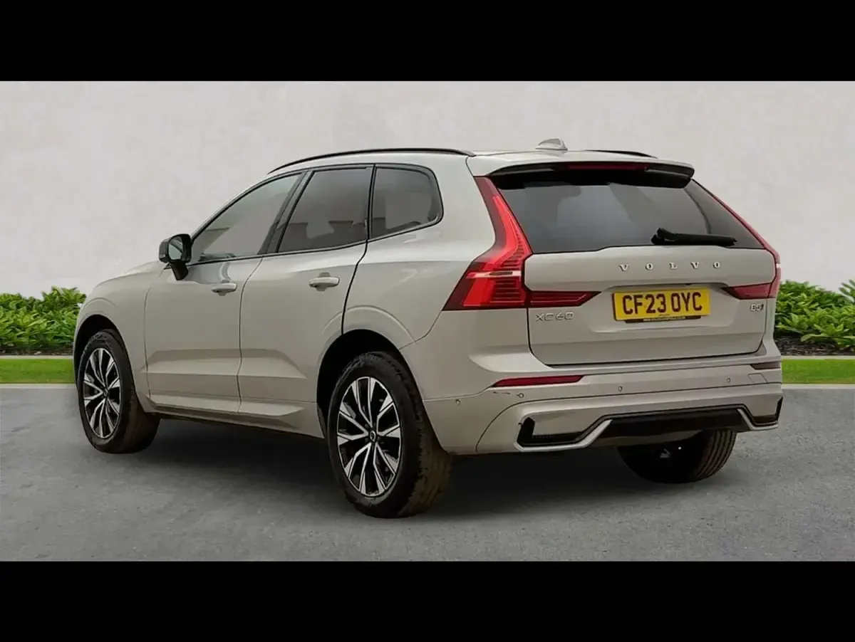 Used Volvo XC60 Plus 250 HP (183 kW) 2023 Silver SUV