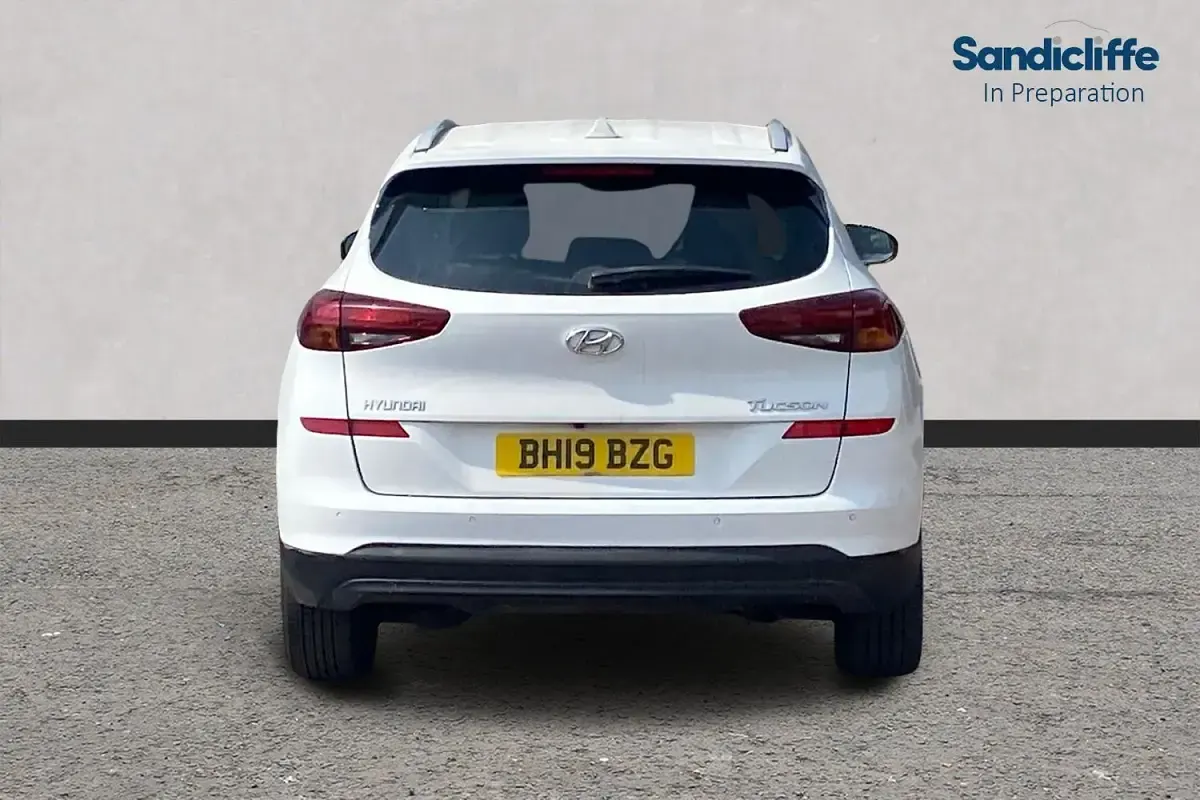 Used Hyundai Tucson SE 132 HP (97 kW) 2020 White SUV