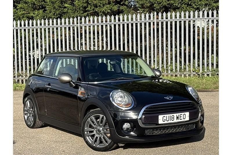 Midnight black Used 2018 Mini Cooper Hatch Hatchback | £14,615 (Fair price) - Image 1/4