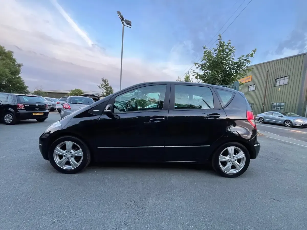 Used Mercedes A180 Avantgarde 2009 Black Hatchback