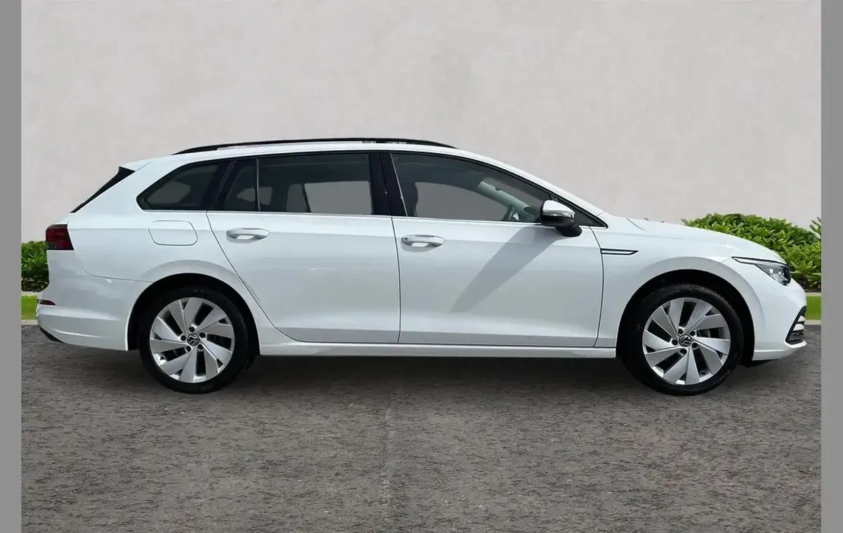 Used VW Golf VIII Style 147 HP (108 kW) 2023 White Estate