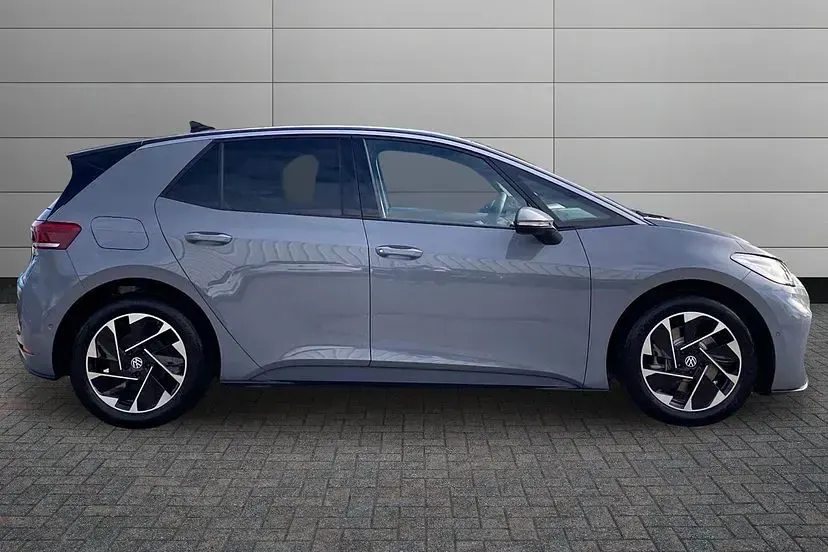 New VW ID.3 Pro 150 kW (204 HP) 2026 Moonstone grey with solid black roof Hatchback