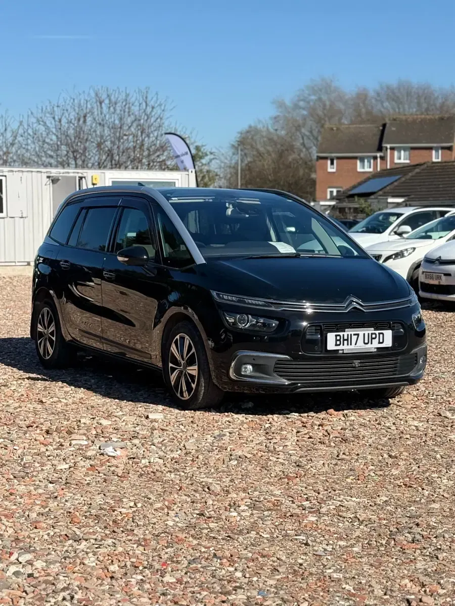 Używany Citroën C4 Shine 2017 Czarny Hatchback