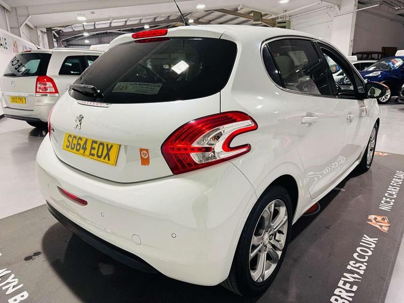 Used Peugeot 208 Roland Garros 92 HP (67 kW) 2014 White Hatchback
