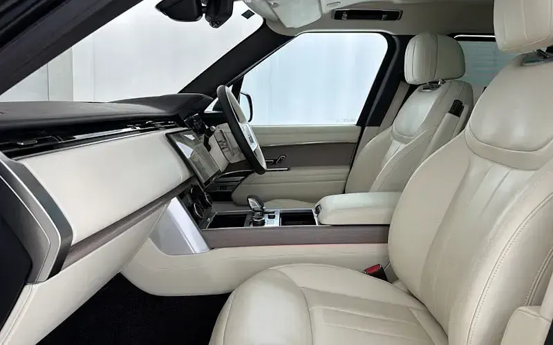 Käytetty Land Rover Range Rover First Edition 510 HP (375 kW) 2023 Katumaasturi