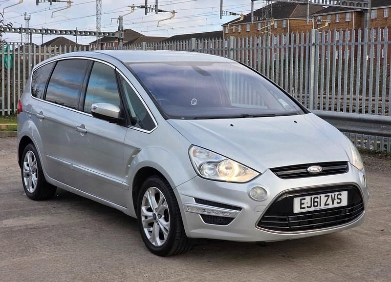 Begagnad Ford S-MAX Titanium 140 HK (102 kW) 2011 Silver Minibuss