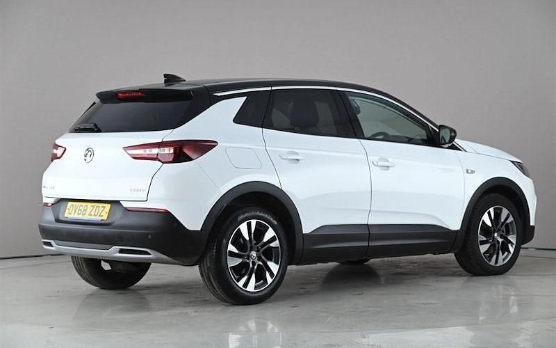 Used Vauxhall Grandland X Sport 131 HP (96 kW) 2019 White SUV