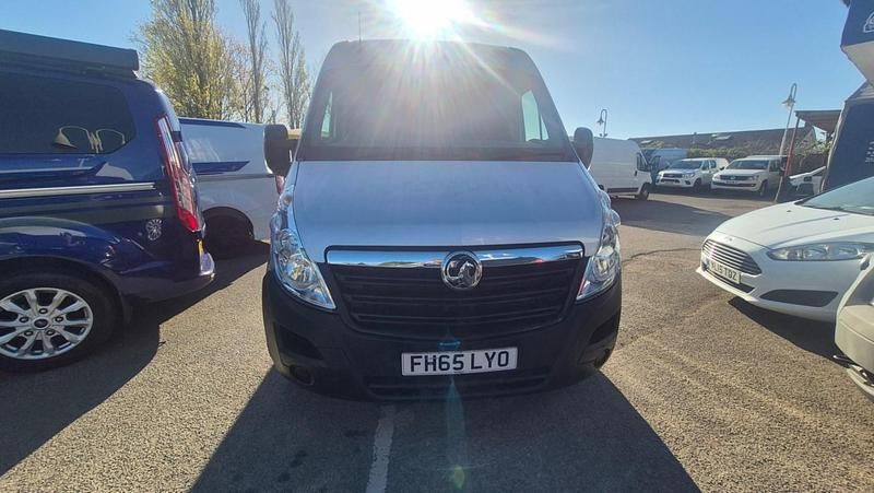 Usado Vauxhall Movano 125 HP (91 kW) 2015 Prateado Monovolume