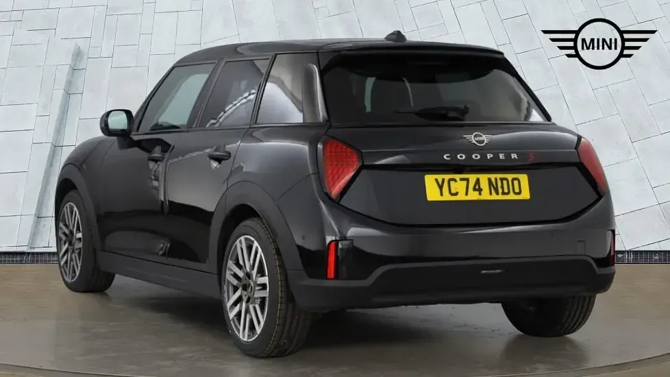 Used Mini Cooper S Hatch 201 HP (147 kW) 2024 Black Hatchback