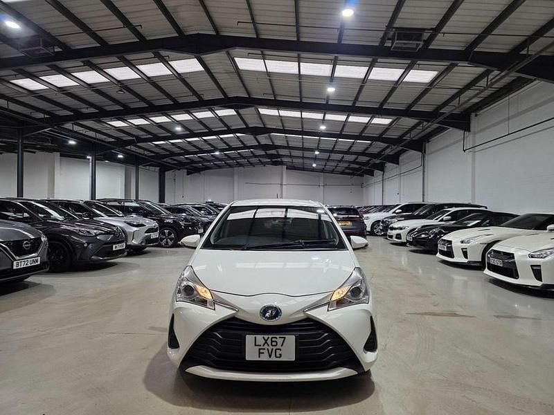 Used Toyota Yaris Hybrid 100 HP (73 kW) 2017 Hatchback
