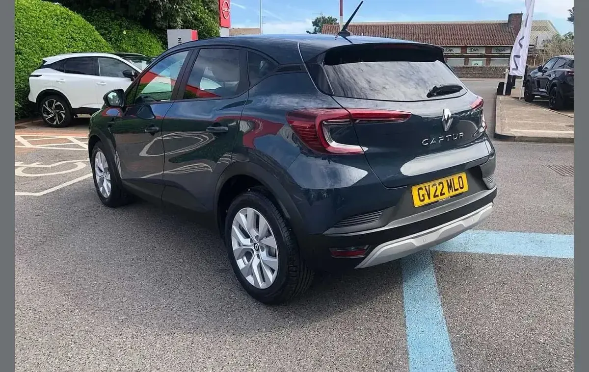 Used Renault Captur Iconic 90 HP (66 kW) 2022 Blue SUV