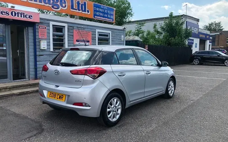 Used Hyundai i20 SE 84 HP (61 kW) 2018 Silver Hatchback