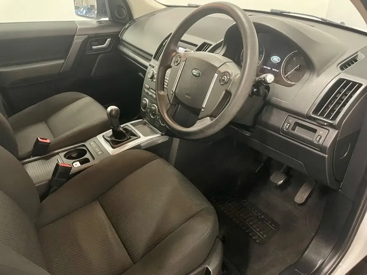 Used Land Rover Freelander 2 S 150 HP (110 kW) 2013 White SUV