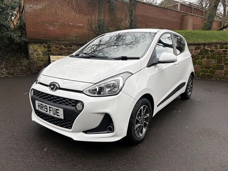Used Hyundai i10 Premium 87 HP (63 kW) 2019 White Hatchback
