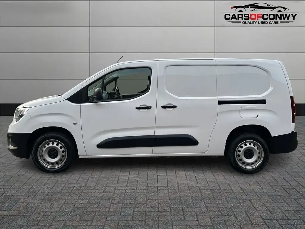 Used Vauxhall Combo Edition 100 HP (73 kW) 2021 White Van
