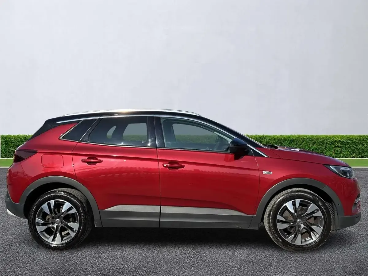 Used Vauxhall Grandland X Sport 130 HP (95 kW) 2018 Red SUV