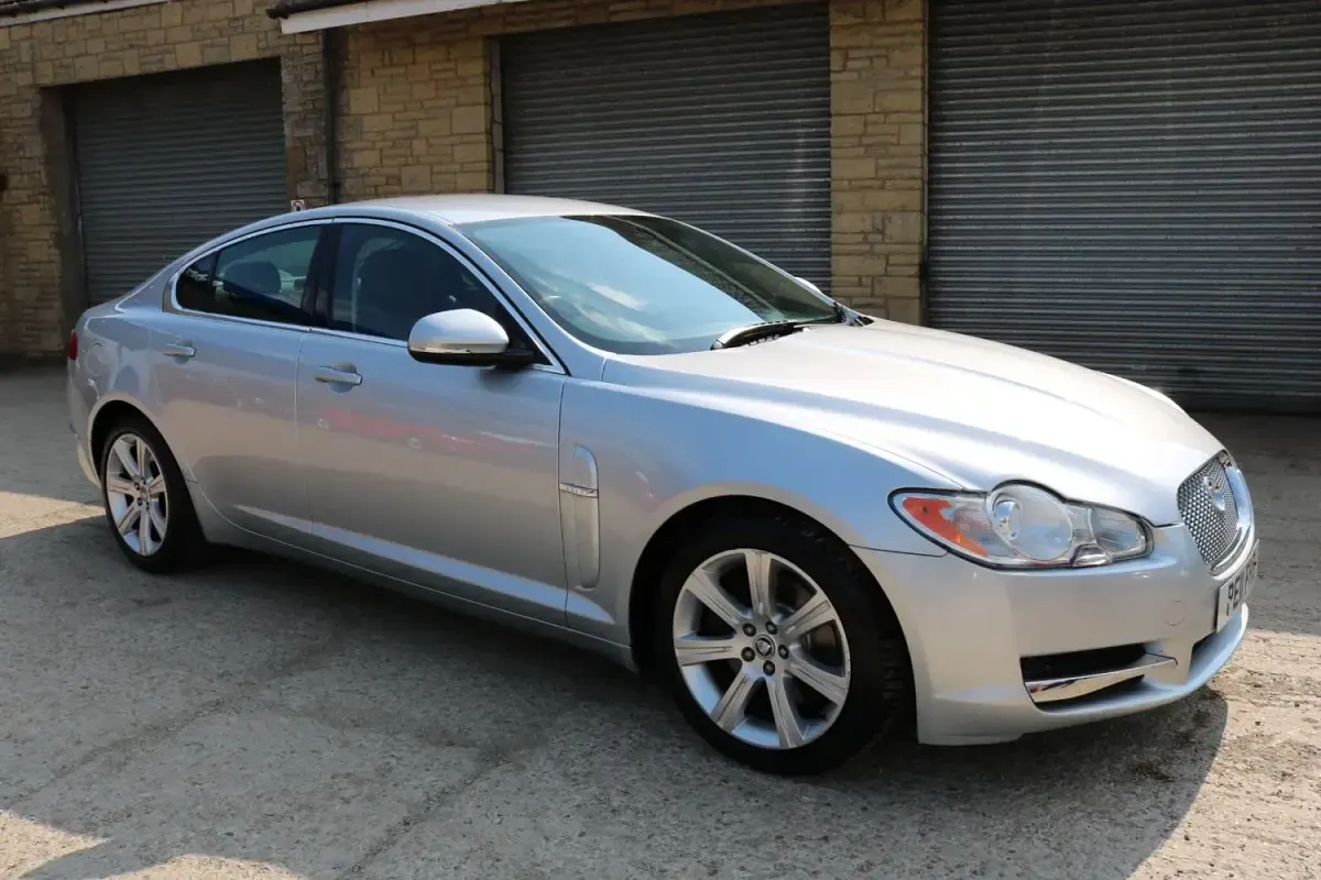 Second-hand Jaguar XF Luxury 2011 Argintiu Berlinǎ