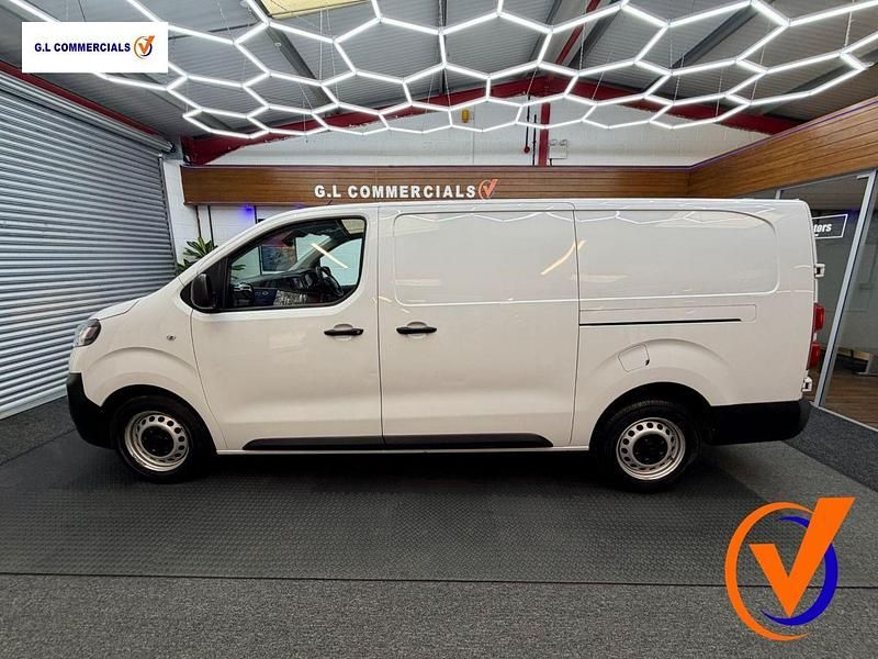Used Vauxhall Vivaro 100 HP (73 kW) 2023 White MPV