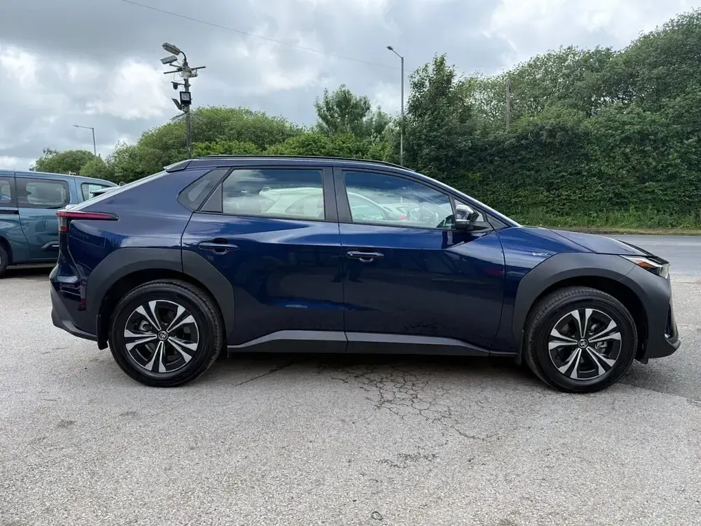Used Toyota bZ4X PURE 150 kW (204 HP) 2025 Blue SUV