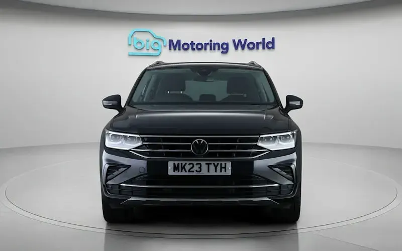 Usado VW Tiguan Elegance 245 HP (180 kW) 2023 Cinzento SUV