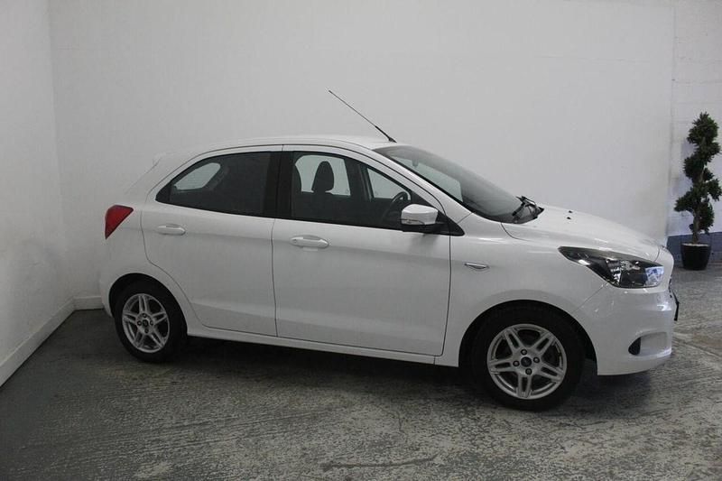 Used Ford Ka Plus Zetec 85 HP (62 kW) 2017 White Hatchback