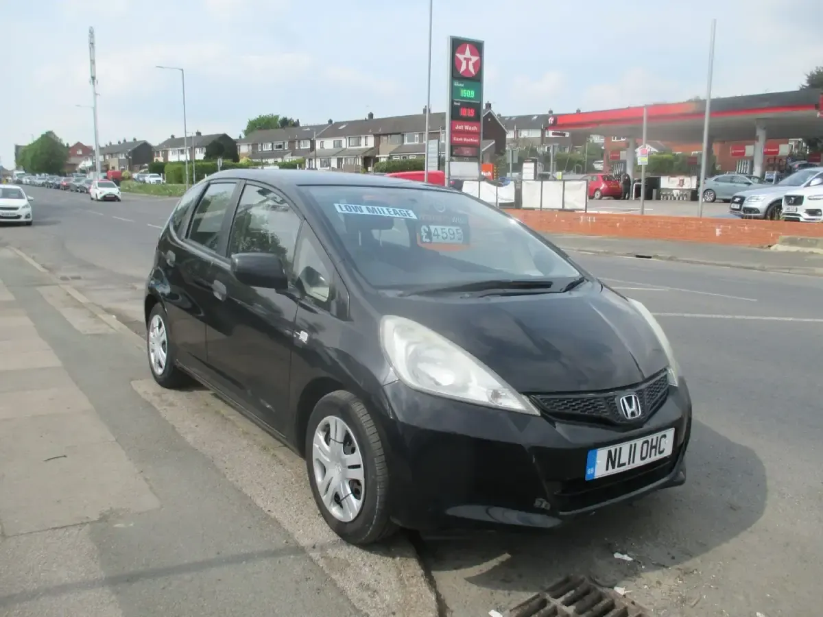 Second-hand Honda Jazz S 90 CP (66 kW) 2011 Negru Hatchback