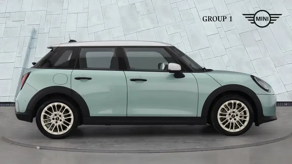 Used Mini Cooper Hatch 113 kW (154 HP) 2025 Green Hatchback