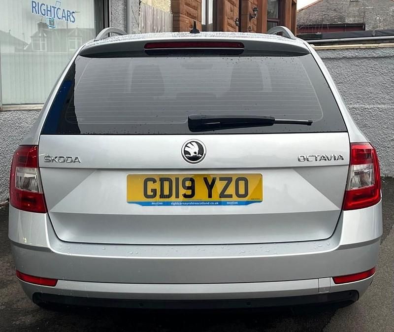 Used Skoda Octavia SE Technology 2019 Silver Estate