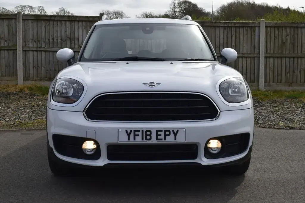 Używany Mini Cooper D 150 KM (110 kW) 2018 Biały Hatchback
