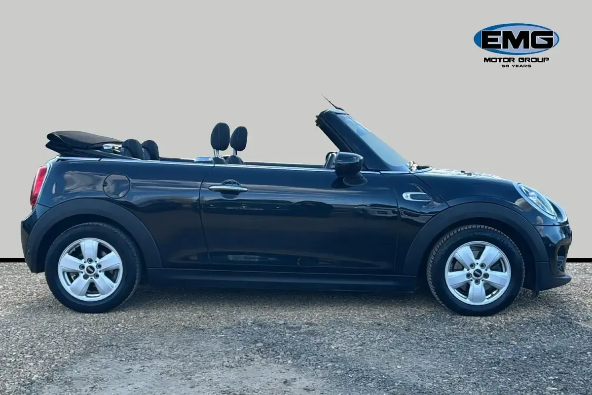 Begagnad Mini Cooper Cabriolet Classic 136 HK (100 kW) 2019 Svart Cab