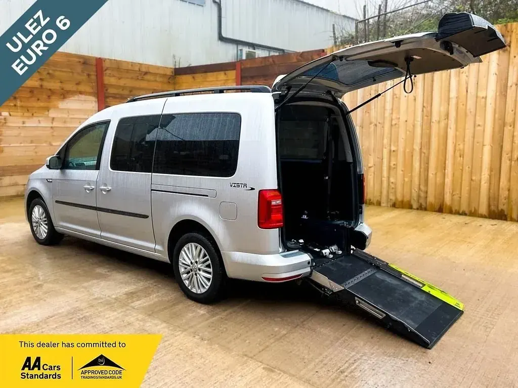 Usado VW Caddy Maxi Life 122 HP (89 kW) 2020 Prateado Monovolume