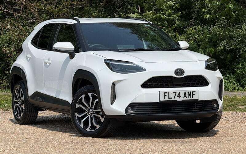 Used 2025 Toyota Yaris Hybrid Design Estate | £24,767 (Fair price) - Image 1/4