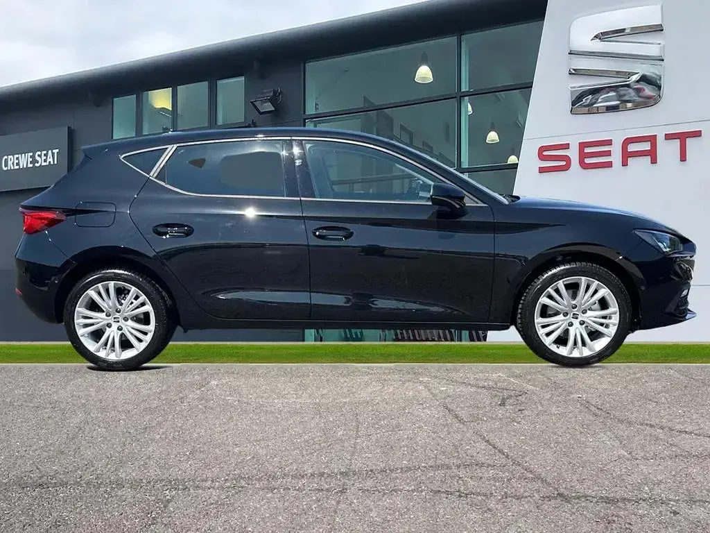 Used Seat Leon SE Dynamic 272 HP (200 kW) 2026 Black Hatchback