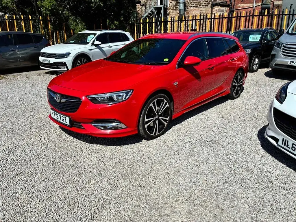 Used Vauxhall Insignia SRi 170 HP (125 kW) 2019 Red Hatchback