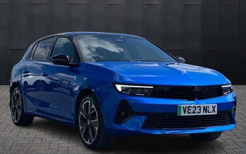 Used 2025 Vauxhall Astra Ultimate Hatchback | £19,995 (Good price) - Image 1/3