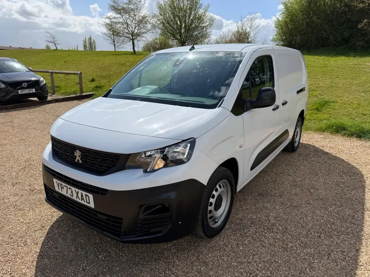 Used Peugeot Partner Premium 131 HP (96 kW) 2023 White MPV