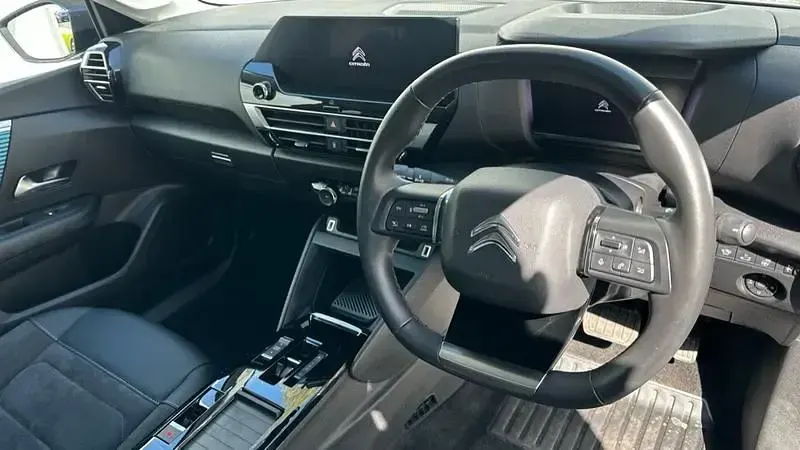 Usado Citroën e-C4 Shine 100 kW (136 HP) 2023 Cinzento Sedan