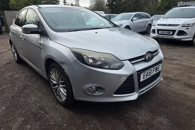 Used Ford Focus Zetec 125 HP (91 kW) 2011 Silver Hatchback