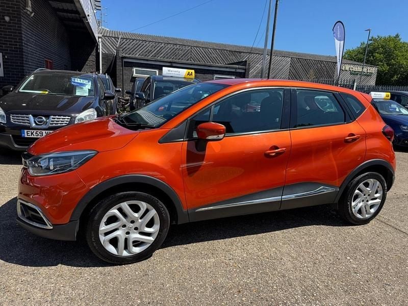 Used Renault Captur Dynamique 90 HP (66 kW) 2014 Orange SUV