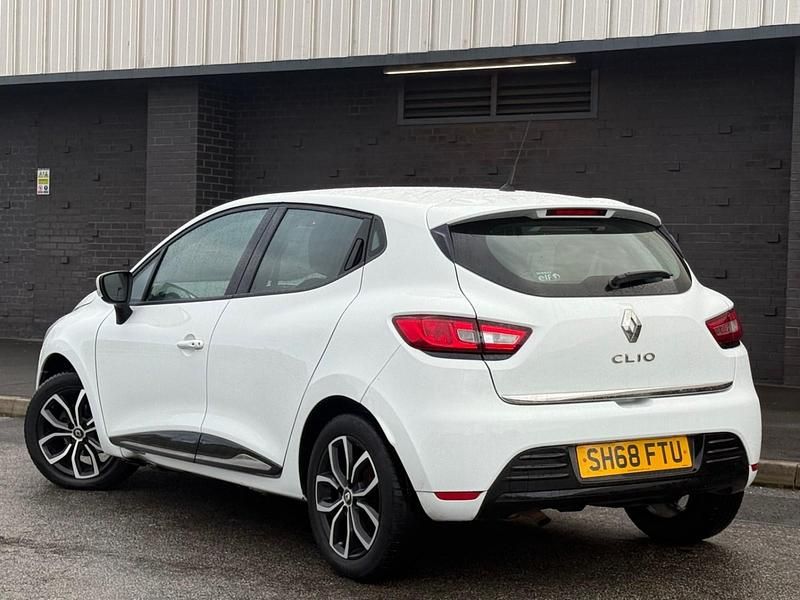 Used Renault Clio IV Play 2018 White Hatchback