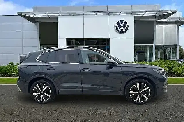 Used VW Tiguan Elegance 150 HP (110 kW) 2025 Grey SUV