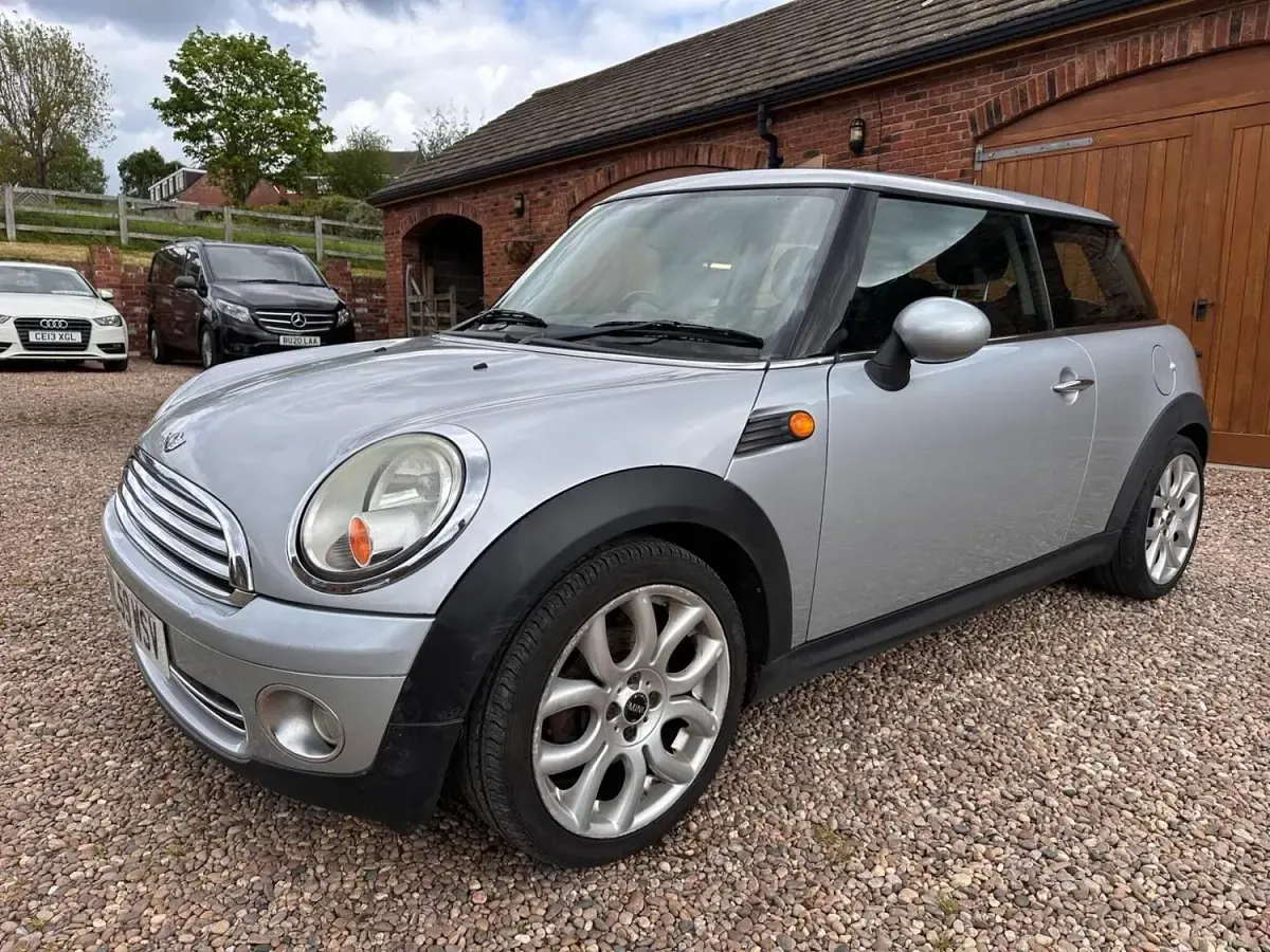 Usado Mini Cooper Hatch 2009 Prateado Citadino