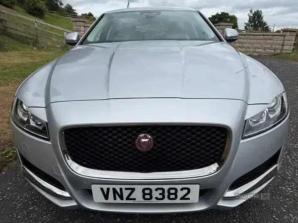 Used Jaguar XF Prestige 180 HP (132 kW) 2016 Silver Sedan